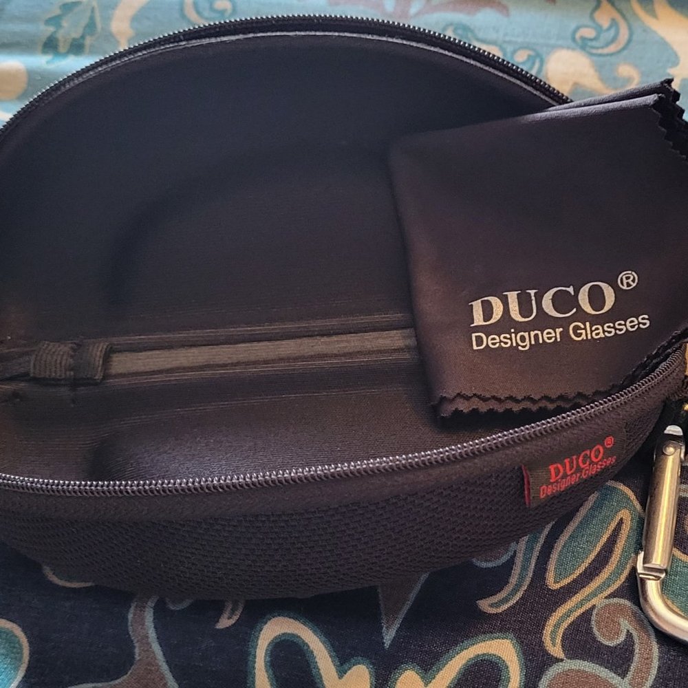 Like NEW! DUCO Black Clamshell Hard Sunglasses Case w/Clip & Cleaning Cloth